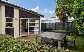 Sunny, Quiet, 2-Bedroom Unit In Fabulous Location!