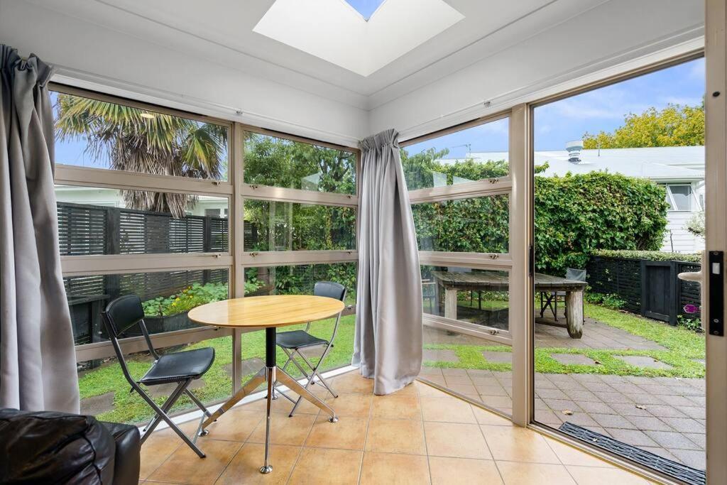 Sunny, Quiet, 2-Bedroom Unit In Fabulous Location! Cambridge Exterior photo